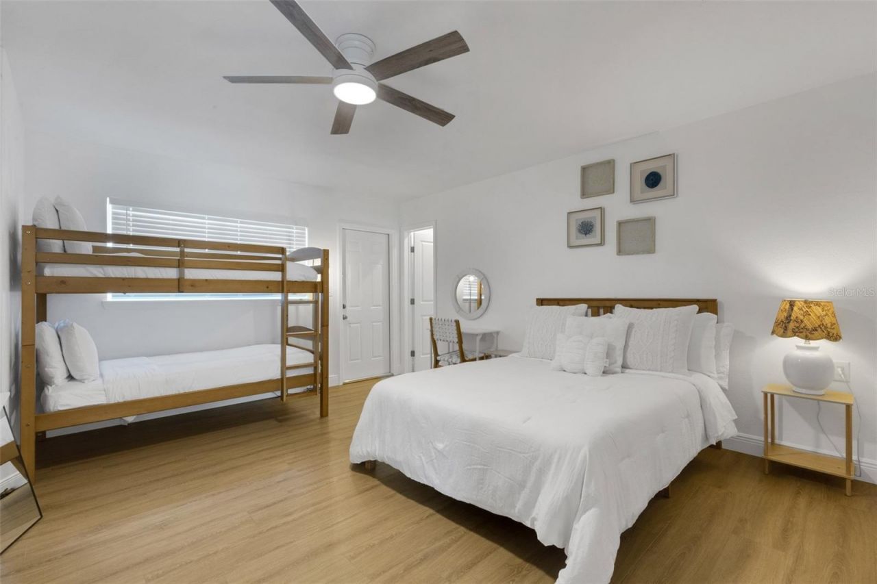 18317 Sunset Boulevard, Redington Shores, FL 33708 Photo