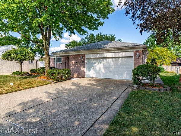 27574 Los Olas Court, Warren, Mi 48093