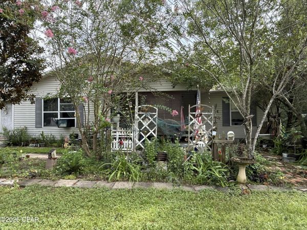 221 John White Road , Defuniak Springs, FL 32435
