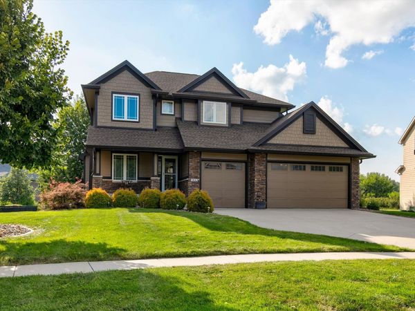7042 Peckham Street, Johnston, IA 50131