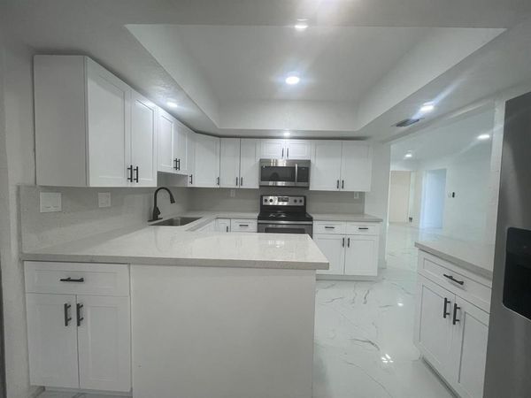 3290 NW 39TH Street, Lauderdale Lakes, FL 33309