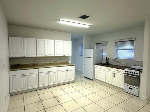 1436 SW 5th St , Miami, FL 33135