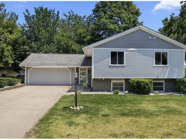 212 N Ostrom Avenue , Princeville, IL 61559