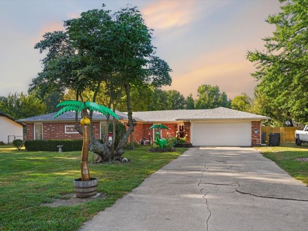 1206 Kemp Drive , Bolivar, MO 65613