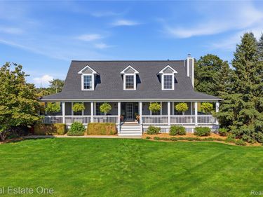 8707 Bridlewood Trail, Hartland Township, Mi 48843