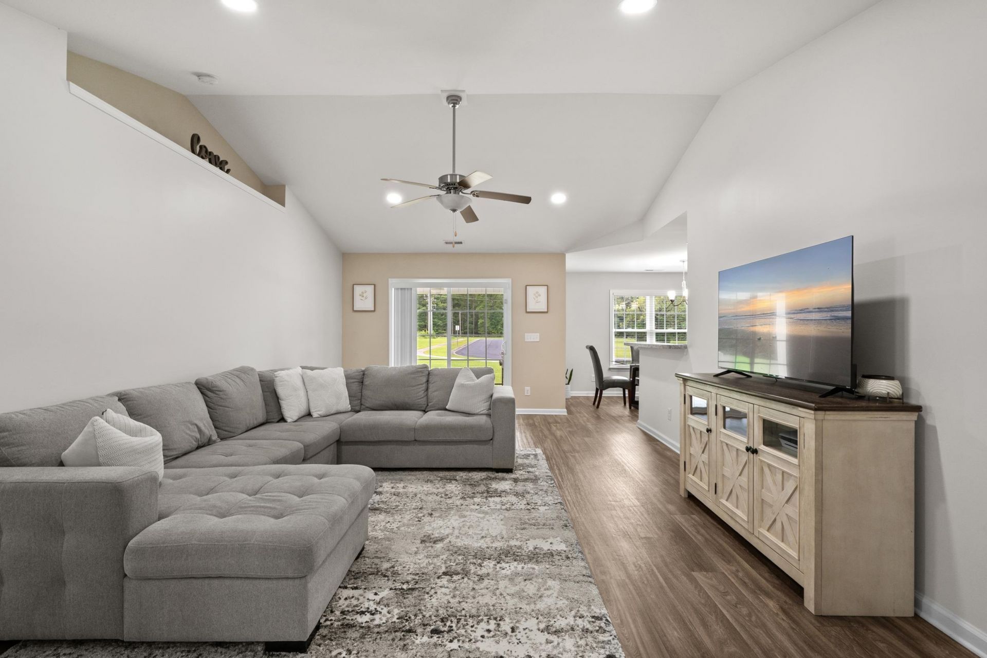 31 Desurrency Ct.  Photo 7