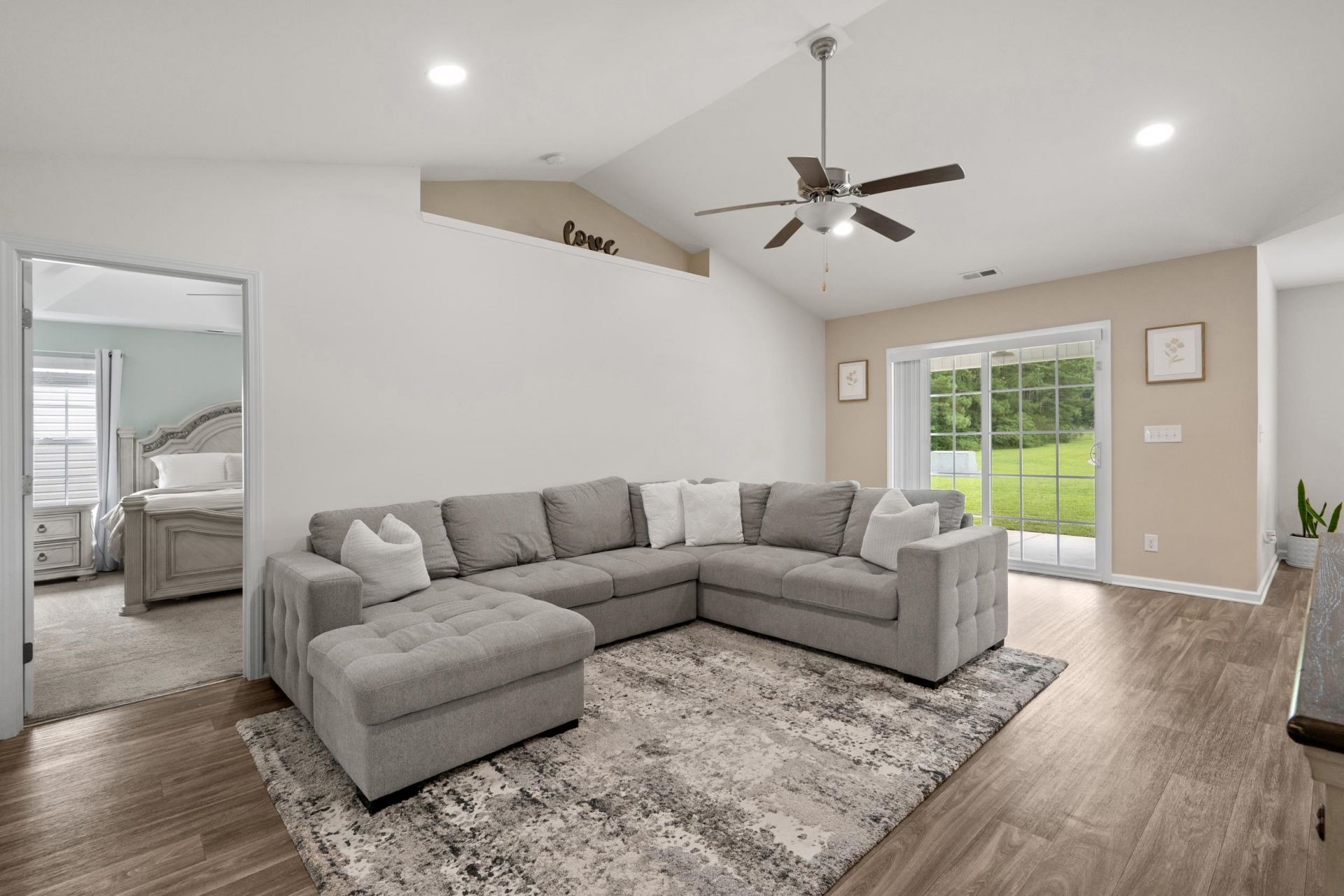 31 Desurrency Ct.  Photo 8