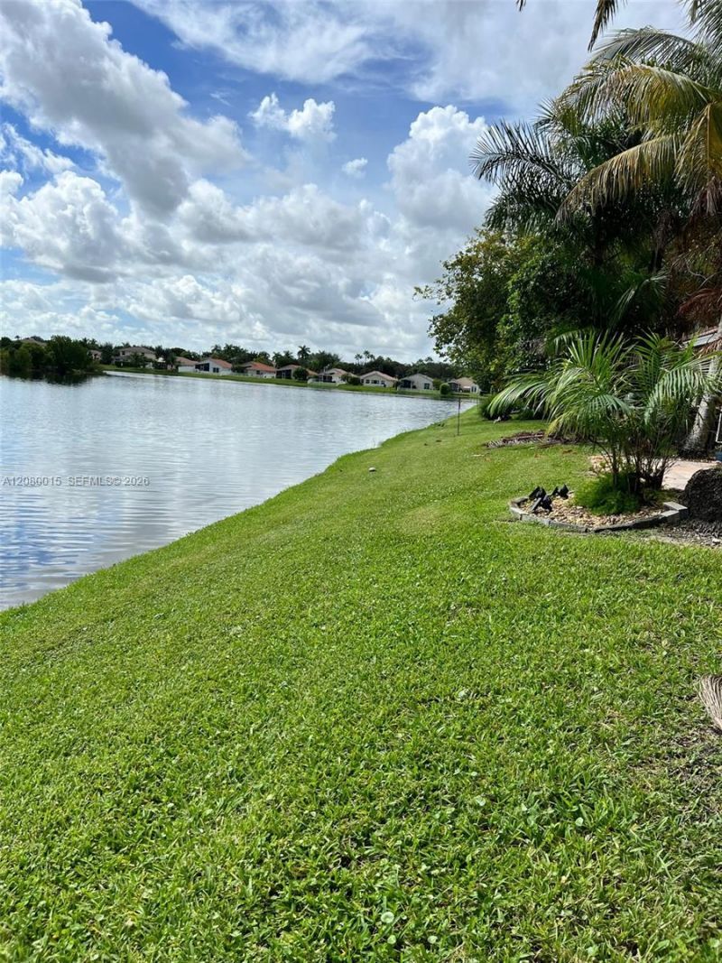 307 SW 120th Ave, Pembroke Pines, FL 33025 Photo