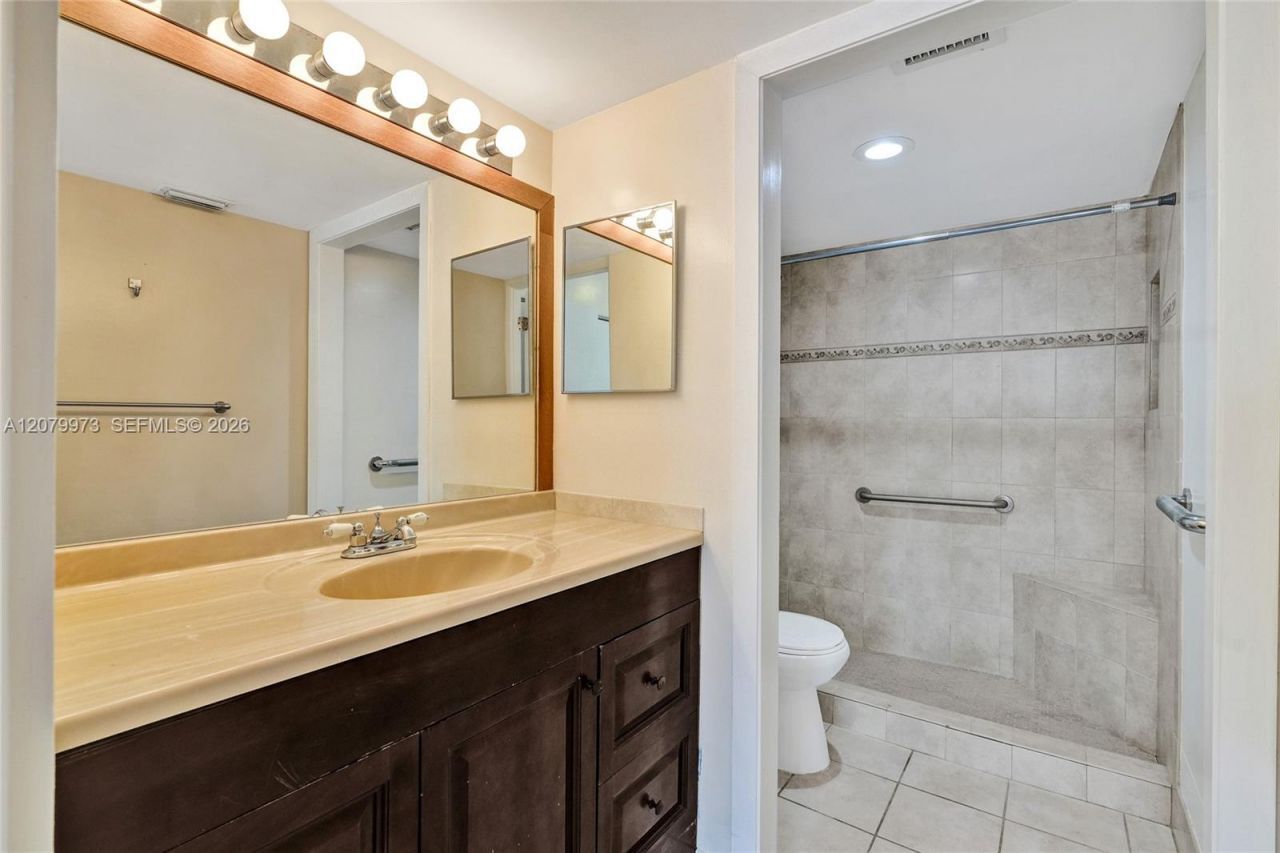 8660 SW 212th St , Unit 111, Cutler Bay, FL 33189 Photo