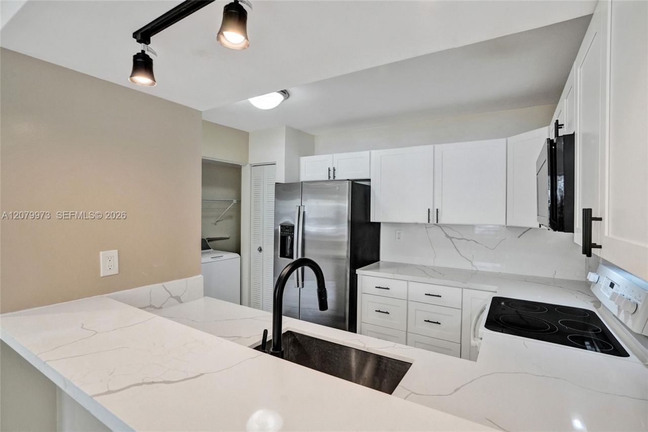 8660 SW 212th St , Unit 111, Cutler Bay, FL 33189 Photo