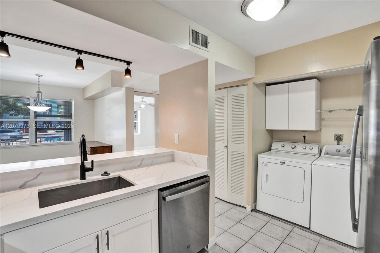 8660 SW 212th St , Unit 111, Cutler Bay, FL 33189 Photo