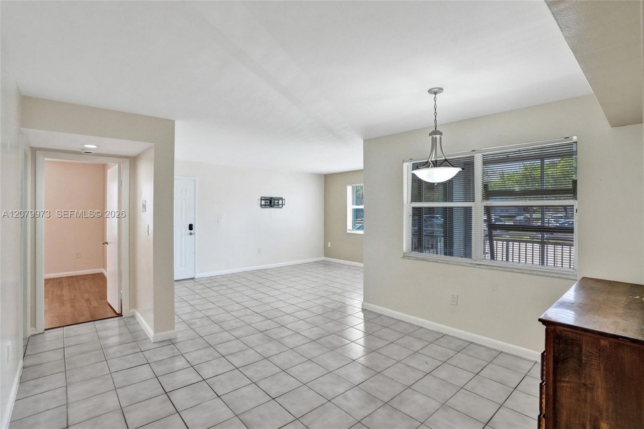 8660 SW 212th St , Unit 111, Cutler Bay, FL 33189 Photo