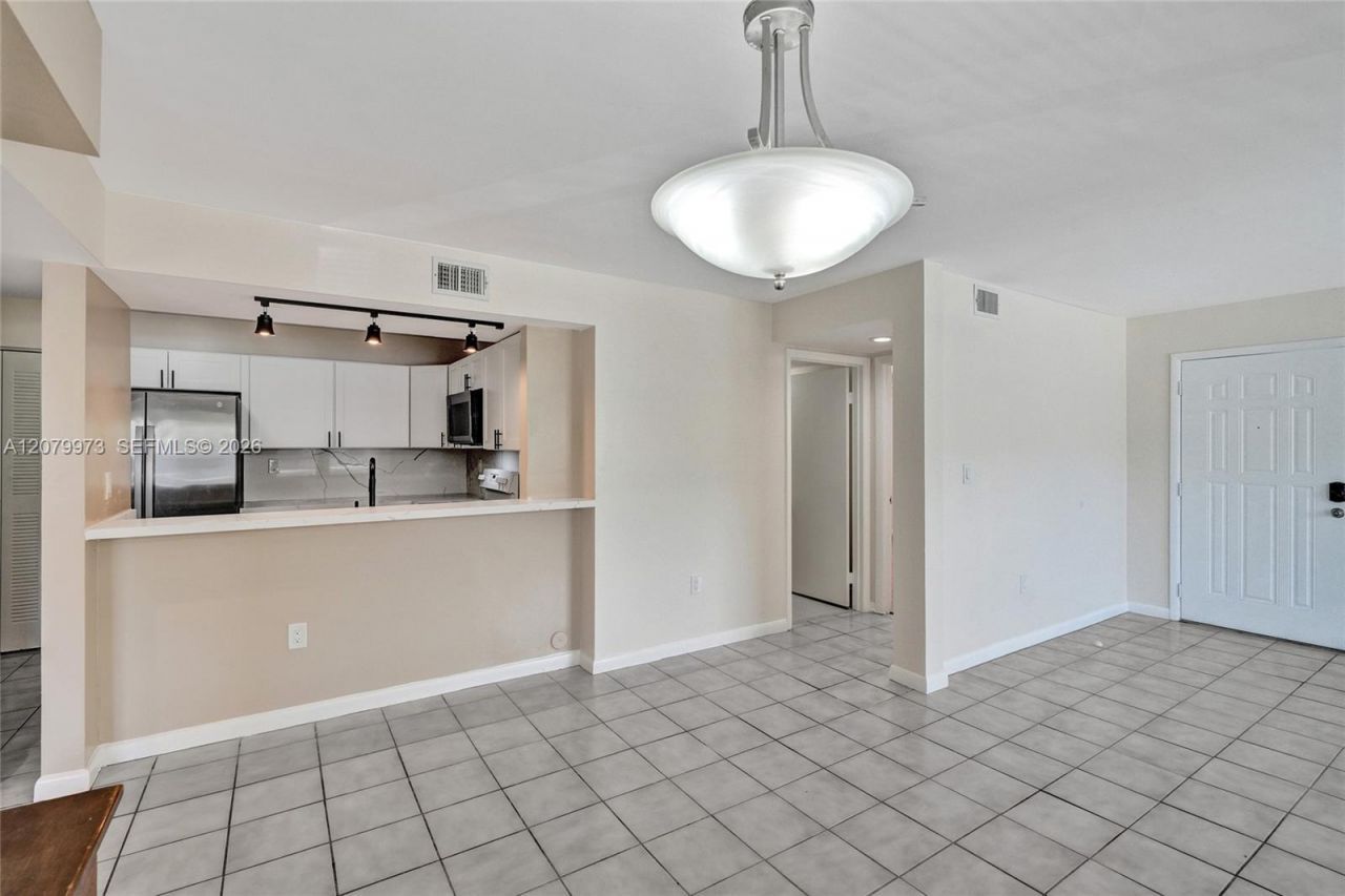 8660 SW 212th St , Unit 111, Cutler Bay, FL 33189 Photo