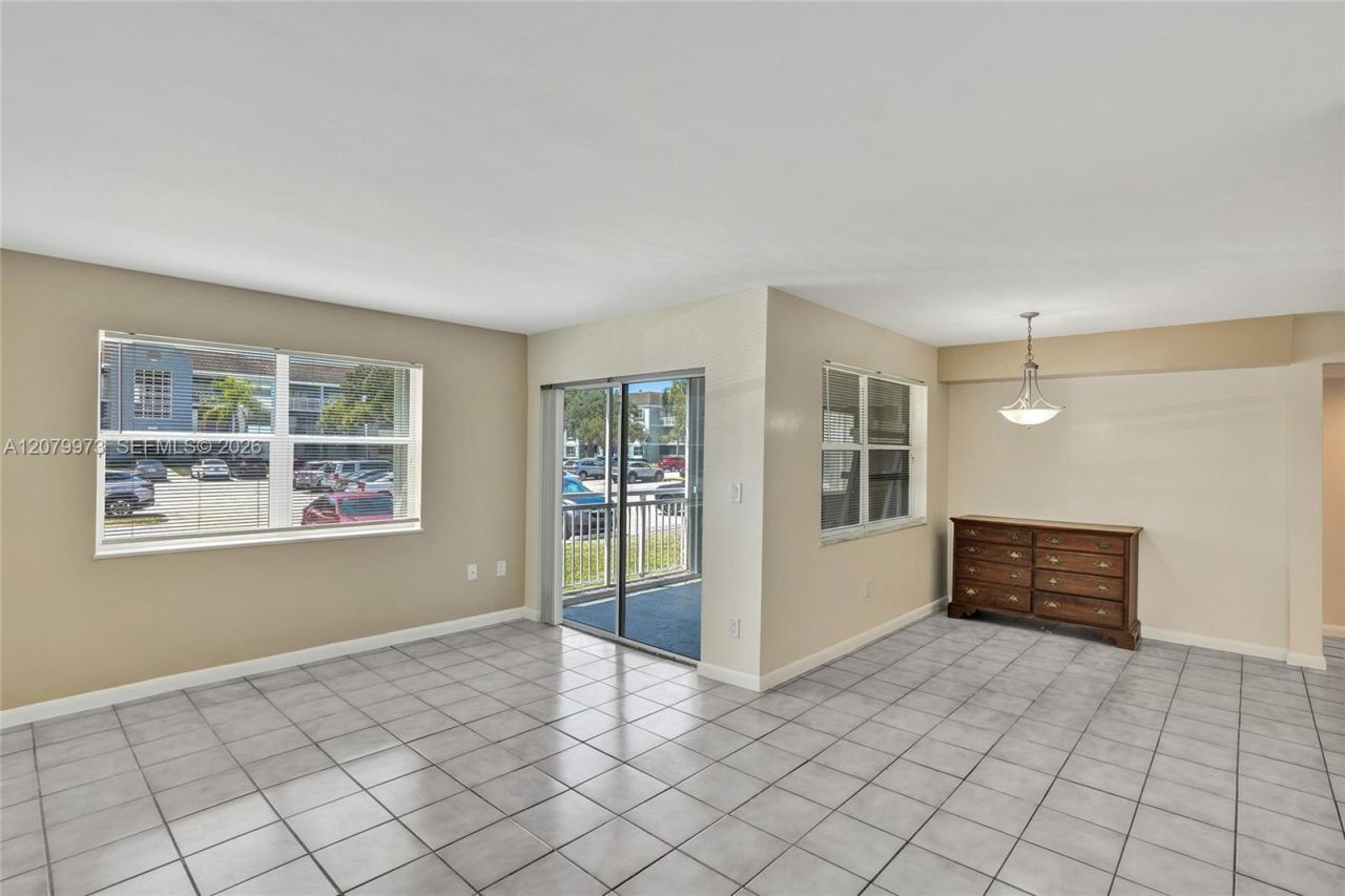 8660 SW 212th St , Unit 111, Cutler Bay, FL 33189 Photo