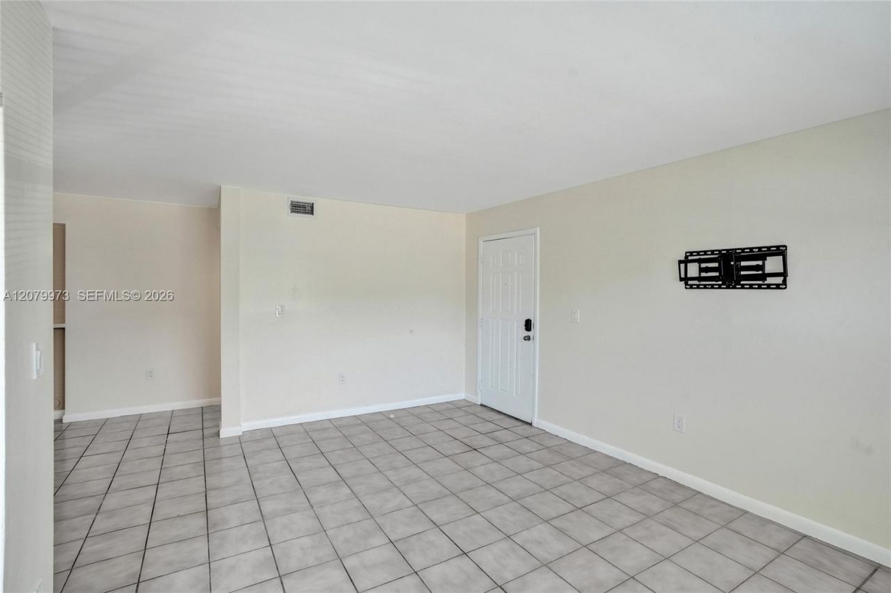 8660 SW 212th St , Unit 111, Cutler Bay, FL 33189 Photo