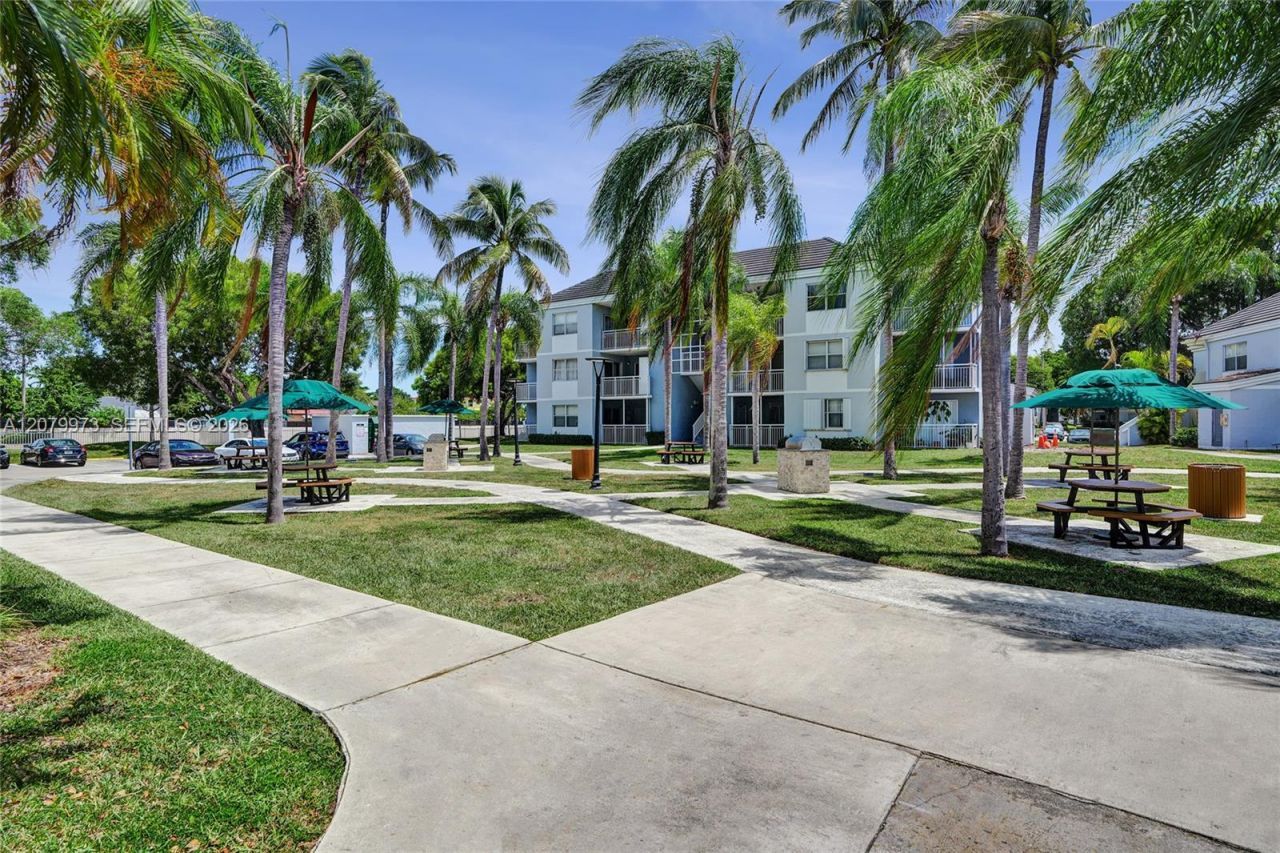 8660 SW 212th St , Unit 111, Cutler Bay, FL 33189 Photo