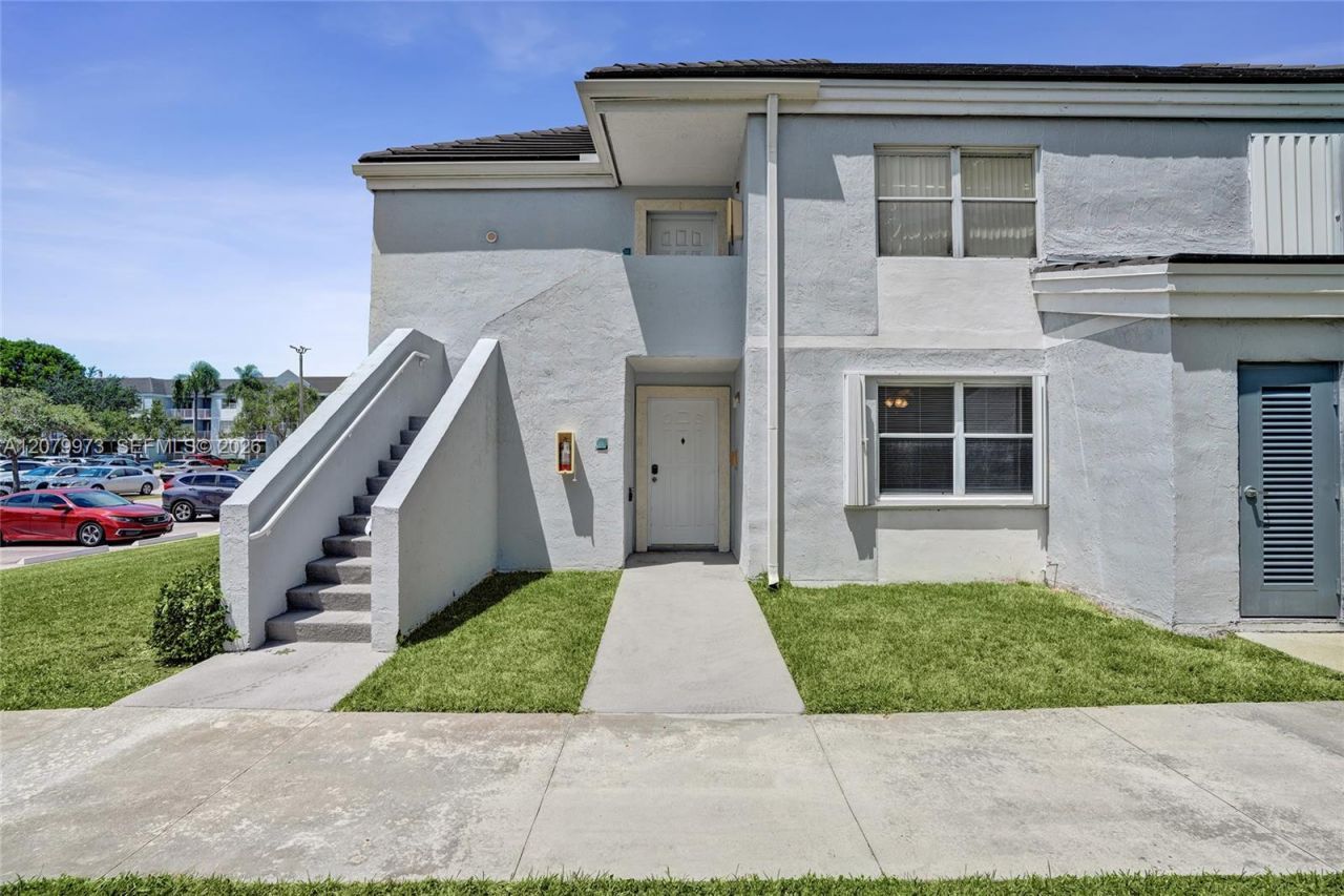 8660 SW 212th St , Unit 111, Cutler Bay, FL 33189 Photo