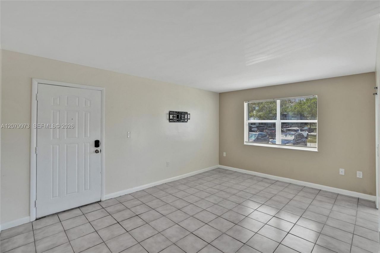 8660 SW 212th St , Unit 111, Cutler Bay, FL 33189 Photo