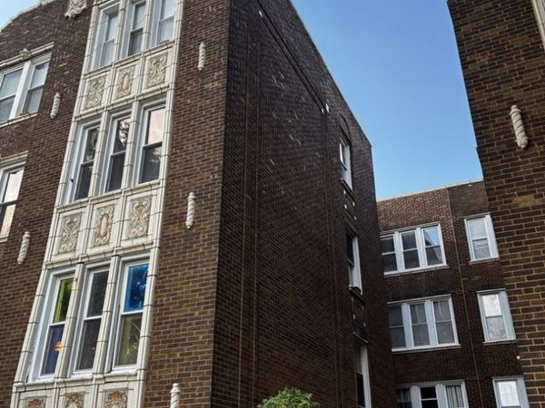 2840 W Addison Street, Unit 2S, Chicago, IL 60618