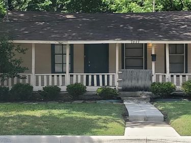 7613 Marys Creek Drive, Fort Worth, TX 76116