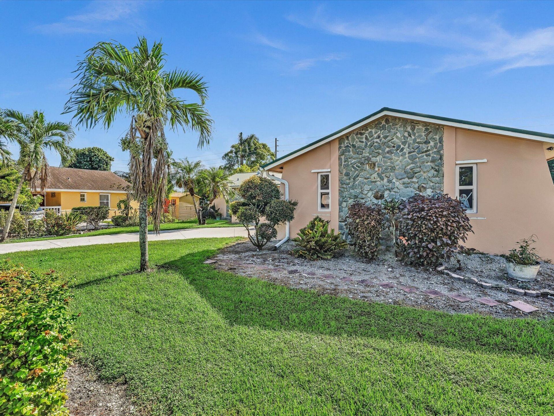 135 SW 7th Avenue, South Bay, FL 33493 Photo