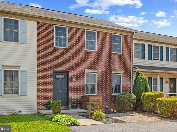 4 CLAIRES WAY , FREDERICKSBURG, PA 17026