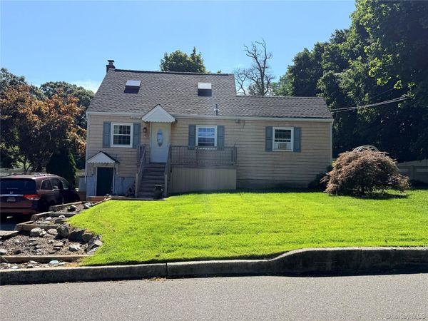 67 Rosewood Road , Kings Park, NY 11754