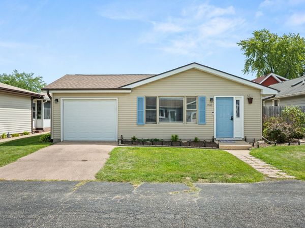 1610 Meadowbrook Court, Sycamore, IL 60178