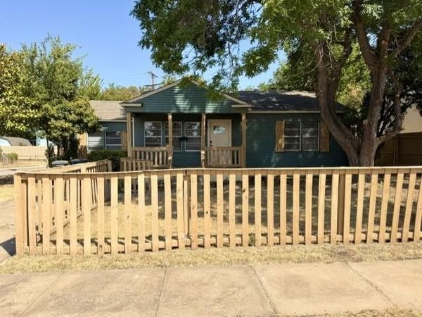 2681 Texas Drive , Dallas, TX 75211