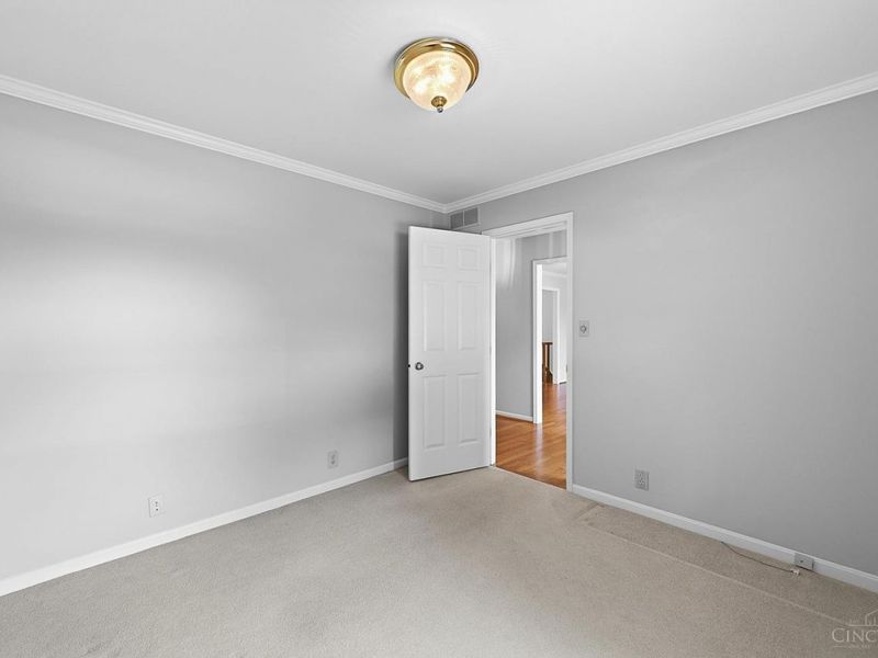 4305 Berryhill Lane, Blue Ash, OH 45242 Photo 8