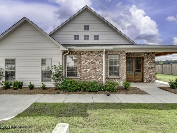 220 Freedom Ring Drive, Brandon, MS 39047
