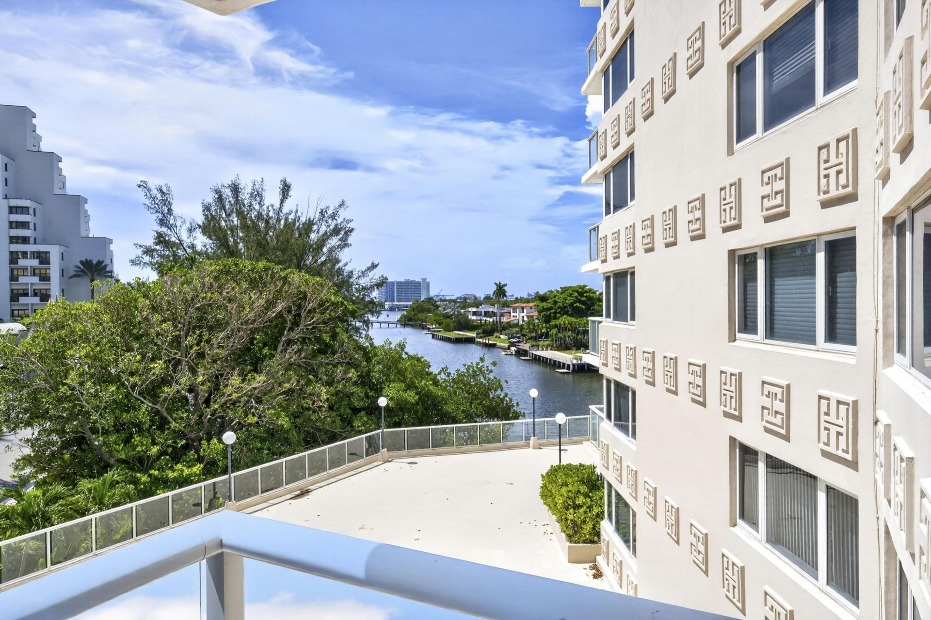 3000 Holiday Drive, Unit 502, Fort Lauderdale, FL 33316 Photo