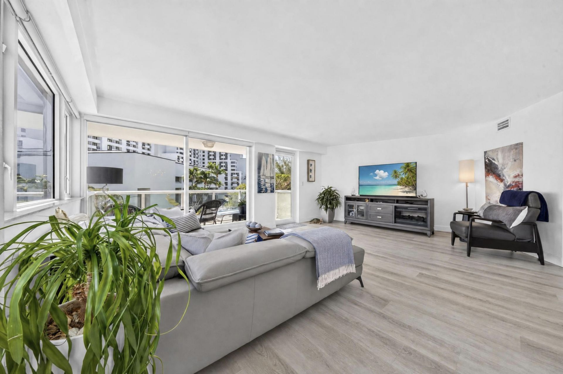 3000 Holiday Drive, Unit 502, Fort Lauderdale, FL 33316 Photo