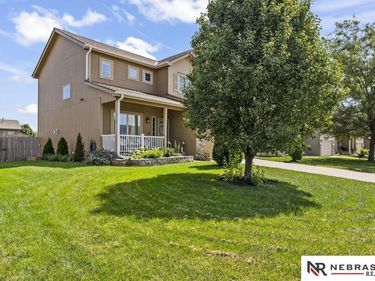 8609 S 69th Street, Papillion, NE 68133