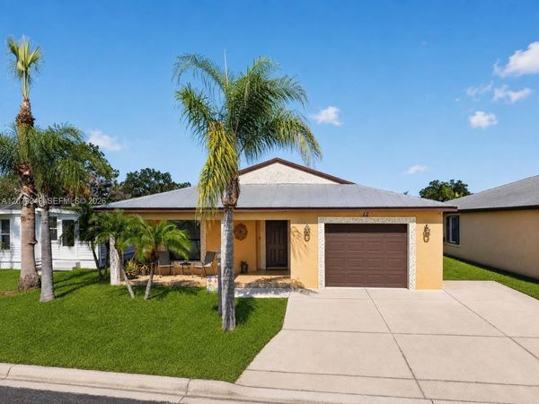 12 Barcelona Ln, Port St. Lucie, FL 34952