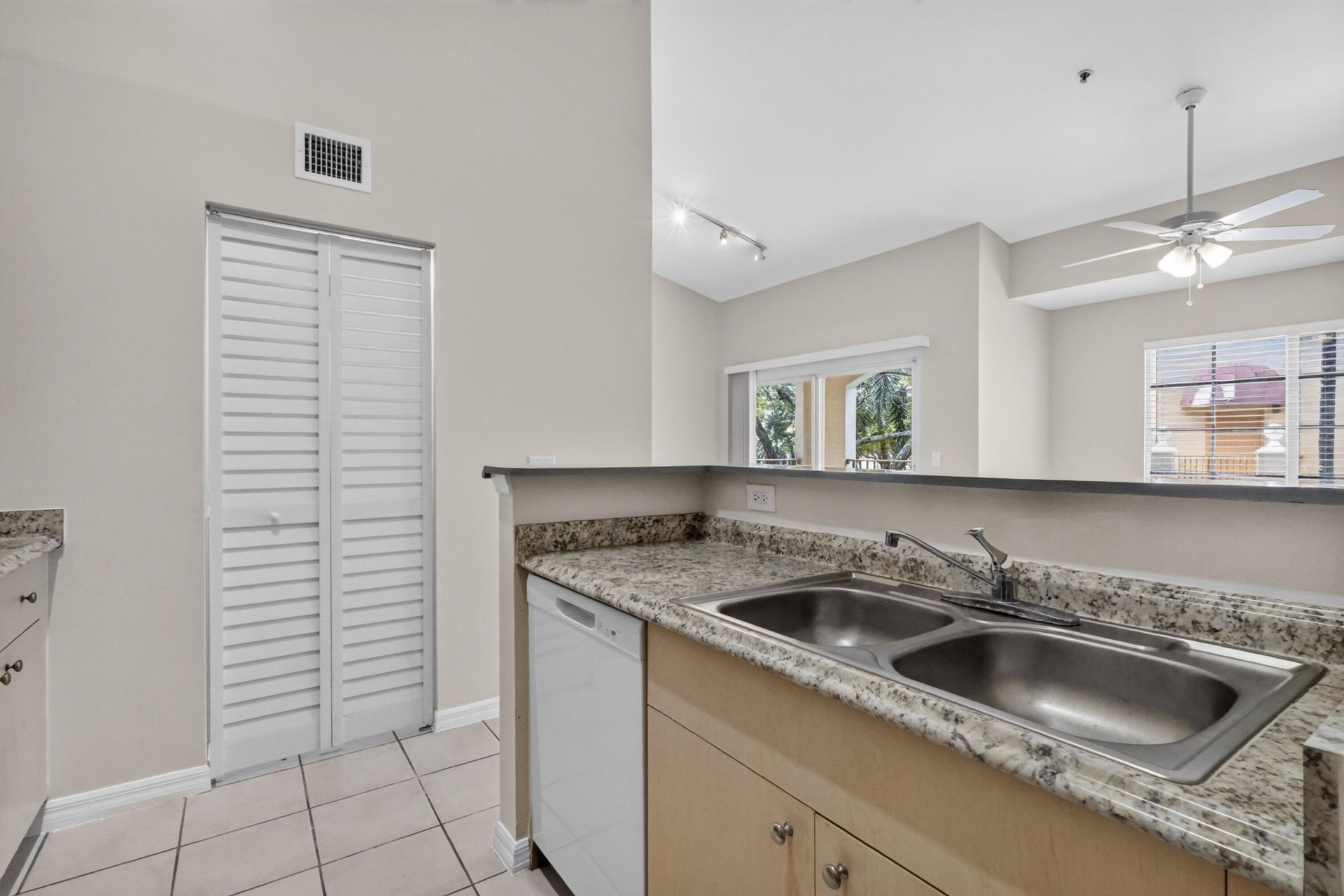 4271 San Marino Boulevard, Unit 201, West Palm Beach, FL 33409 Photo