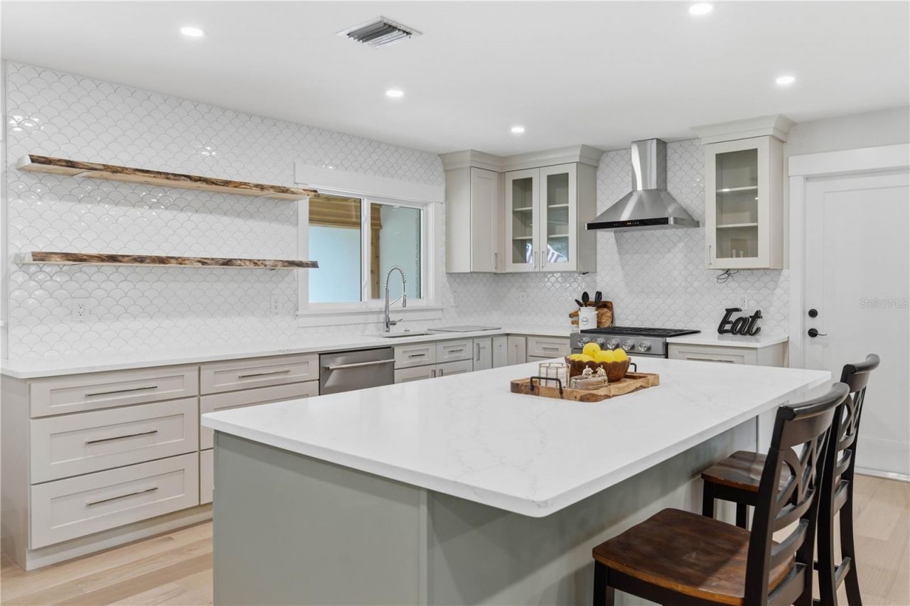 2218 Hennesen Drive, Clearwater, FL 33764 Photo