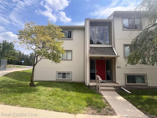 1653 Riverside Drive , Rochester Hills, Mi 48309