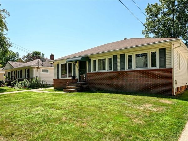 6290 Mandalay Drive , Parma Heights, OH 44130