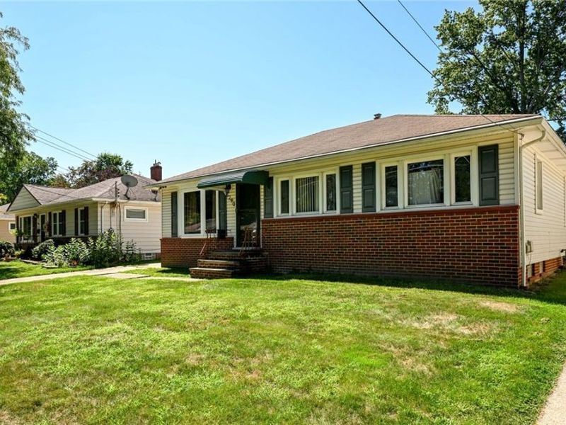 6290 Mandalay Drive, Parma Heights, OH 44130 Photo 1