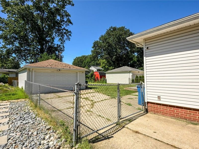 6290 Mandalay Drive, Parma Heights, OH 44130 Photo 17