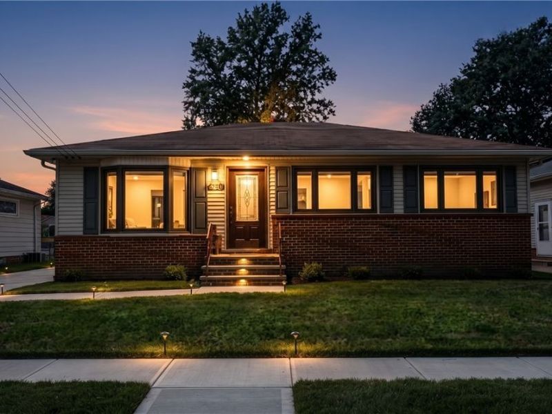 6290 Mandalay Drive, Parma Heights, OH 44130 Photo 2