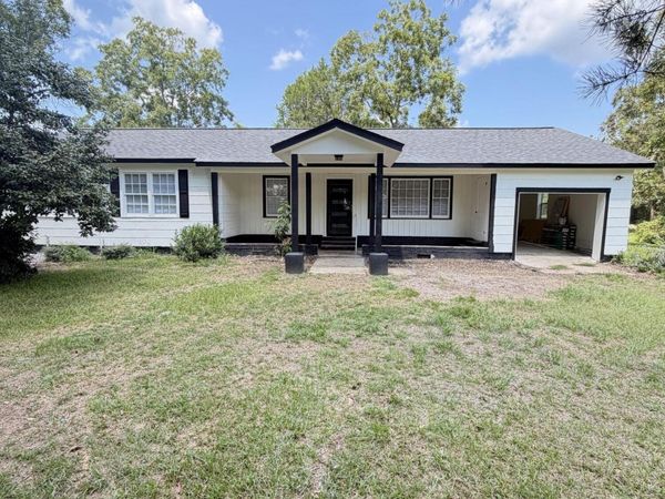 401 Garland Broome Road, Prentiss, MS 39474