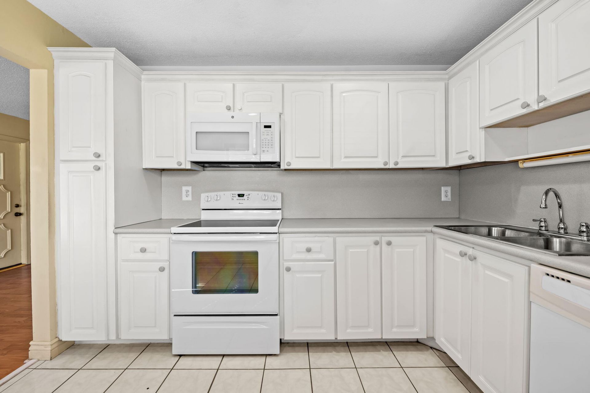 8711 NW 10th Street, Unit D101, Plantation, FL 33322 Photo