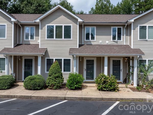 3245 White Oak Court , Claremont, NC 28610