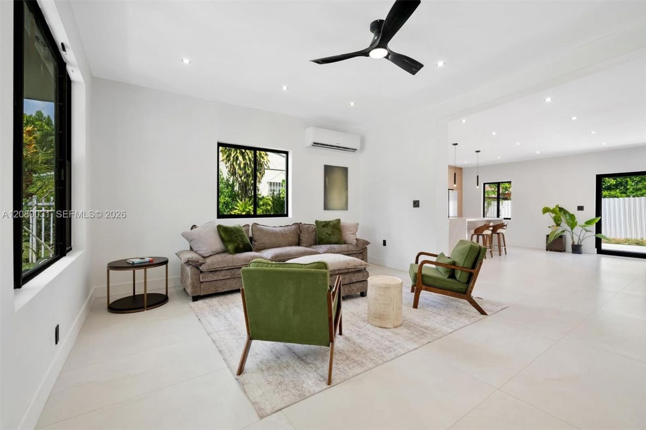 335 NW 108th St , Miami, FL 33168 Photo