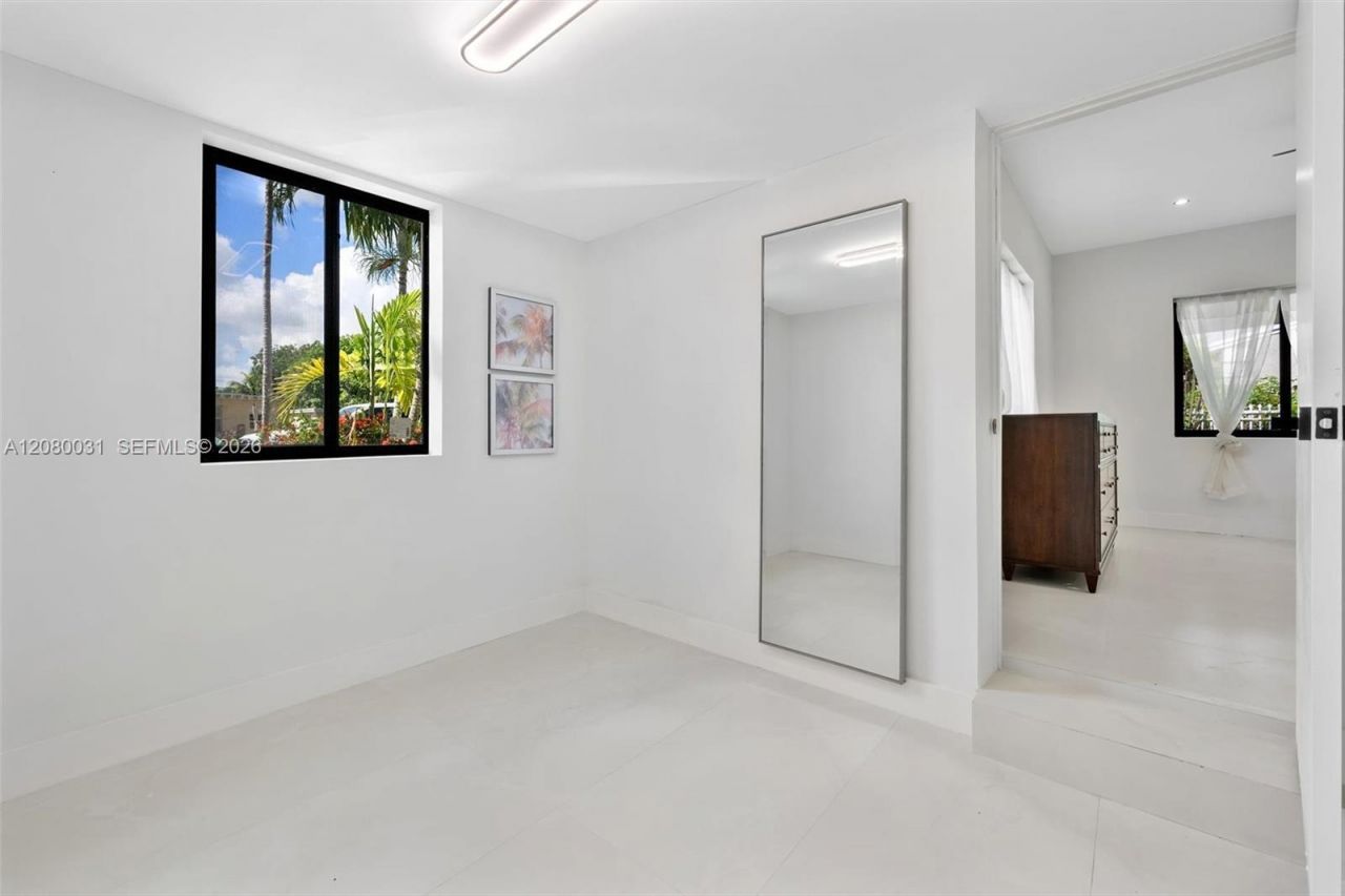 335 NW 108th St , Miami, FL 33168 Photo