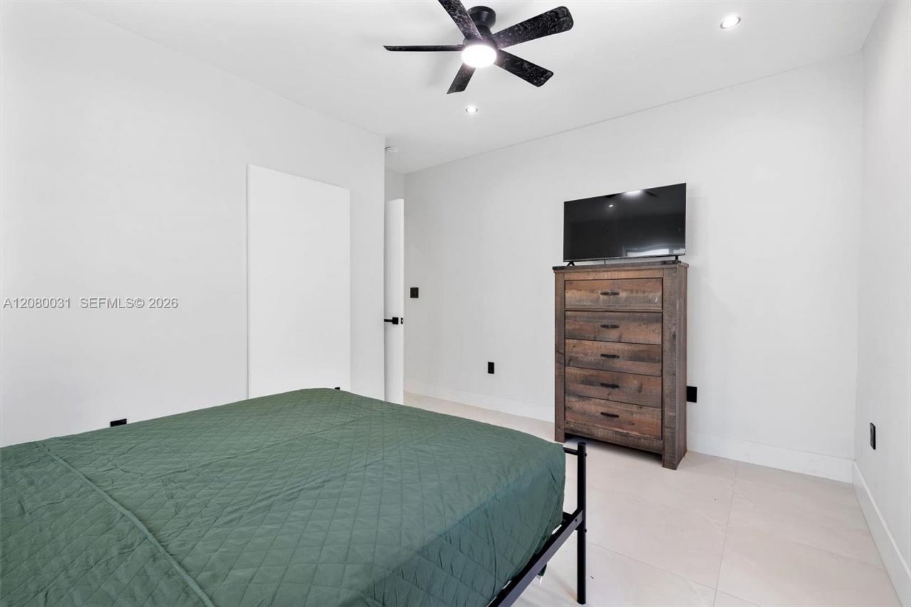 335 NW 108th St , Miami, FL 33168 Photo