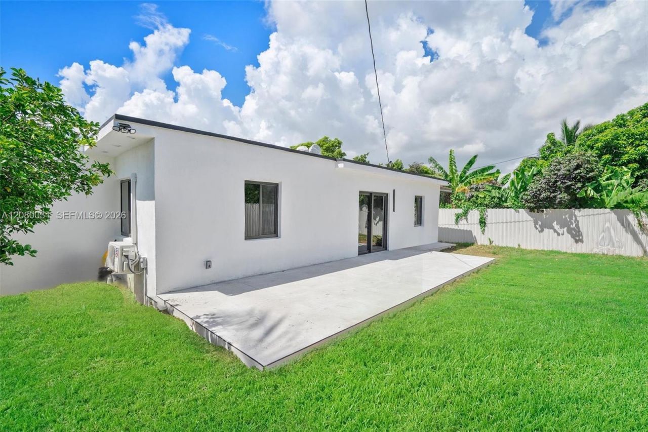 335 NW 108th St , Miami, FL 33168 Photo