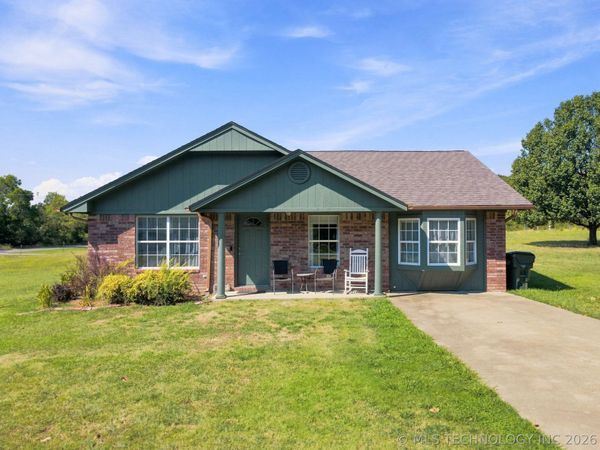 608 Pine Street , Henryetta, OK 74437